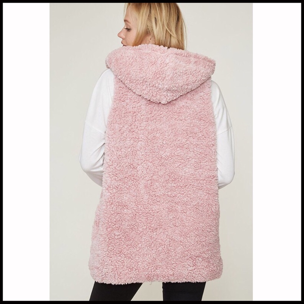Two-Toned Sherpa Vest - Picture 5 of 8